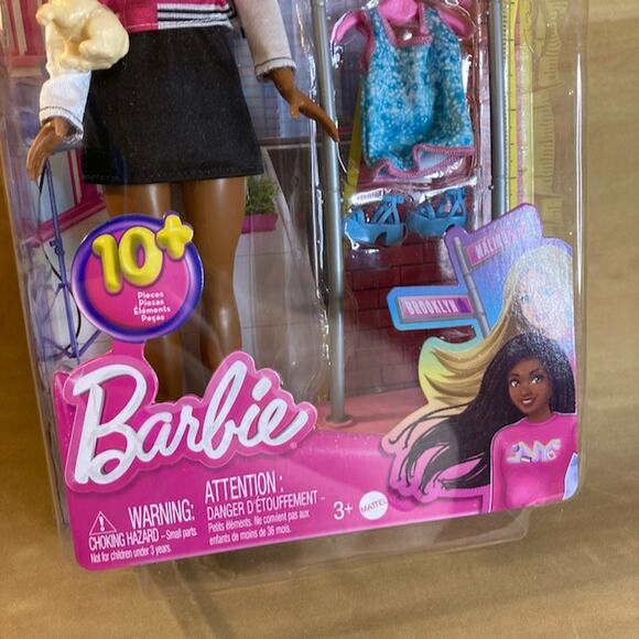 Mattel Barbie Brooklyn On-Set Stylist w/Garmet Rack, Dog HNK96 (2023) NRFB - Picture 3 of 5